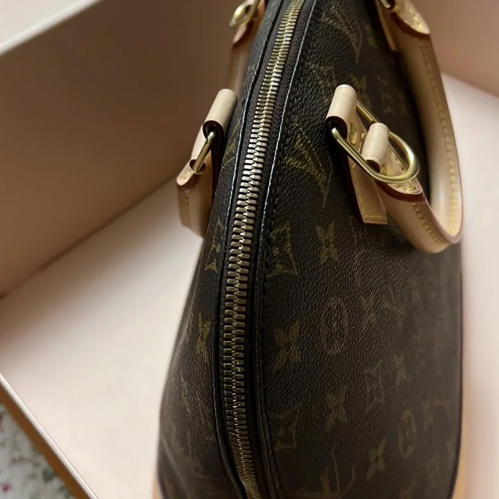 Louis Vuttion ALMA PM - Picture 4 of 10